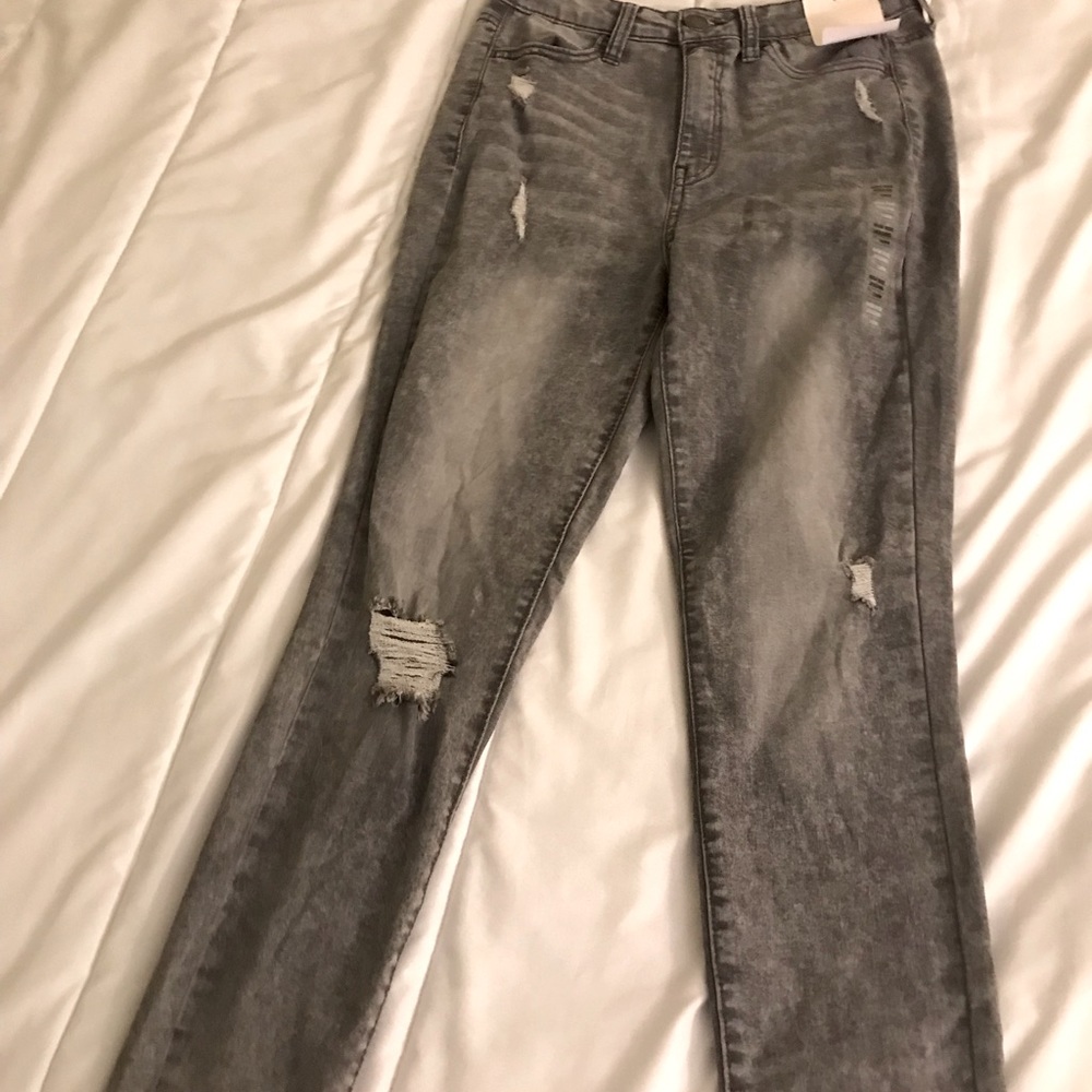 Grey skinny jeans with tags on